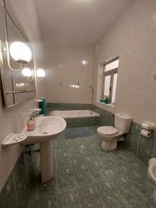 Baðherbergi á Nr41 Holiday Apartment - Close to Village Centre, Promenade, Shops & Restaurants