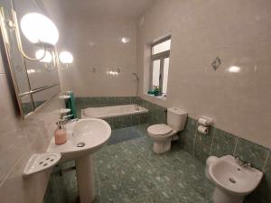Baðherbergi á Nr41 Holiday Apartment - Close to Village Centre, Promenade, Shops & Restaurants