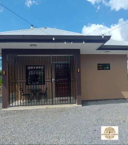 Φωτογραφία από το άλμπουμ του Sunrise Lodge στο Παραμαρίμπο