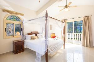 Ένα ή περισσότερα κρεβάτια σε δωμάτιο στο Villa Aquavitus +25 φωτογραφίες
