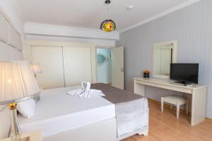 Gallery image of Phoenicia Holiday Resort in Mamaia Nord +36 photos