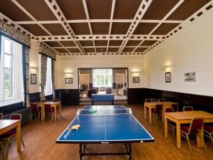 Herní místnost v ubytování YHA Ilam Hall + 37 fotografií