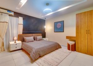 a bedroom with a bed and a desk at Spacious 2 Bedroom Flat in Lekki Phase 1 in Lekki