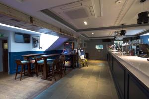 A área de bar ou lounge em The Cross Keys