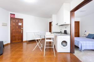 Cucina o angolo cottura di Home2Book Ocean Park Cozy Apt with Pool, Adeje