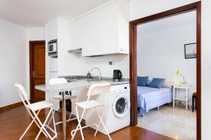 Cucina o angolo cottura di Home2Book Ocean Park Cozy Apt with Pool, Adeje