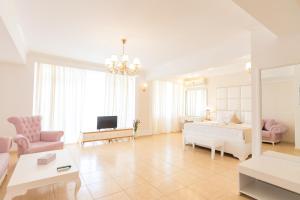 Et tv og/eller underholdning på Phoenicia Holiday Resort