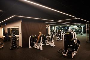 Wrightington Hotel & Health Club的健身中心和/或健身设施