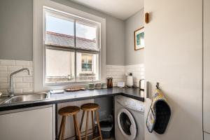 Η κουζίνα ή μικρή κουζίνα στο Garden View - Characterful bijou Dartmoor Apartment +12 φωτογραφίες