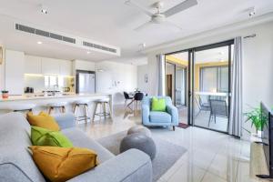 Χώρος καθιστικού στο Cute & Cosy Darwin Waterfront Apartment +12 φωτογραφίες