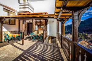 a balcony with a table and chairs and a view at Guest House Konakat in Orehovo