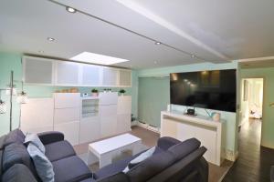 Köök või kööginurk majutusasutuses Spacious 4-Bedroom House in Winkfield