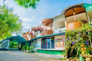 a row of buildings on a street at Gemini Royal Mount Resort in Welimada