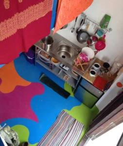 Η κουζίνα ή μικρή κουζίνα στο wKd bEach loFts THuNDER bAy Colourful