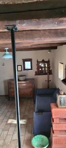 a living room with a blue couch and a table at La casa nella roccia Colline umbre in Battiferro