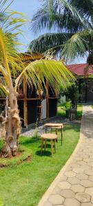 Garður fyrir utan Mercusuar Resort Jepara