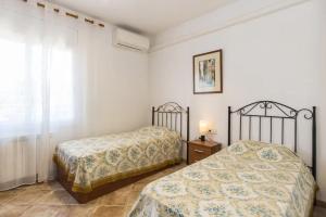 Postel nebo postele na pokoji v ubytování Catalunya Casas Superb Traditional Elegance walking distance to beach + 40 fotografií