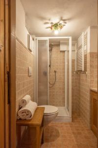 Ένα μπάνιο στο FALORIA Studio Apartment