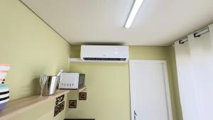 Televizorius ir (arba) pramogų centras apgyvendinimo įstaigoje Loft Container com Spa