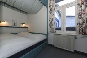 a bedroom with a bed and a window at Haus Poggfred Whg 03 Harcken in Wyk auf Föhr