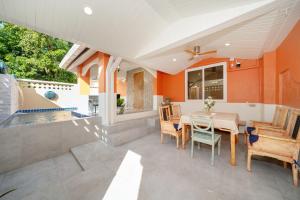 Χώρος καθιστικού στο Bangla Patong Pool Villas with 4 Villas different designs Pick from photo before BOOK