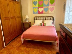 Ένα ή περισσότερα κρεβάτια σε δωμάτιο στο APARTAMENTO - PISO en CORAZON DE RUZAFA