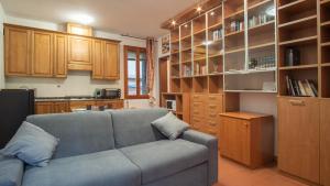 a living room with a blue couch and wooden cabinets at Venezia 1851 in Venice