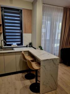 a kitchen with a marble counter and a window at Happy Studio Luxury Pipera in Voluntari +11 photos