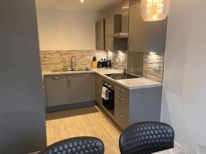 Η κουζίνα ή μικρή κουζίνα στο 3 bedrooms house near Gatwick