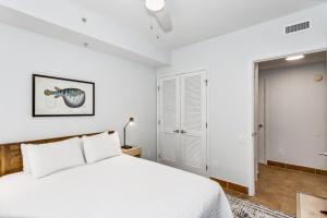 Postel nebo postele na pokoji v ubytování Beach Club 1B - 204B + 32 fotografií