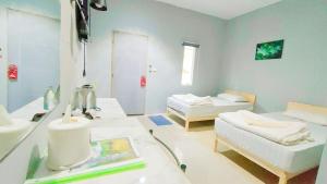 Postel nebo postele na pokoji v ubytování บ้านไม้หอมบูติค สวนผึ้ง