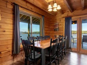 Foto dalla galleria di BEST VIEWS LAKE FRONT Waters Edge a Dandridge