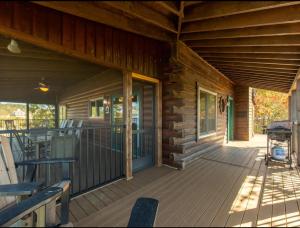 Balcone o terrazza di BEST VIEWS LAKE FRONT Waters Edge