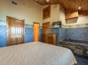 Cucina o angolo cottura di BEST VIEWS LAKE FRONT Waters Edge