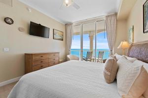 Ένα ή περισσότερα κρεβάτια σε δωμάτιο στο Beach Club Gulf Front 3B Condo - 1803 +33 φωτογραφίες