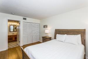 Postel nebo postele na pokoji v ubytování Santa Rosa Dunes 1B Condo - 932 + 27 fotografií