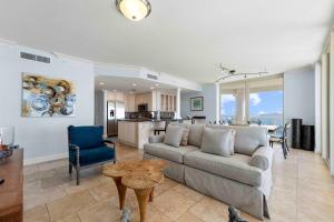 O zonă de relaxare la Beach Club Gulf Front 4B Condo - 401