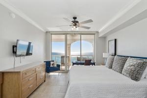 Ένα ή περισσότερα κρεβάτια σε δωμάτιο στο Beach Club Gulf Front 3B Condo - 603 +36 φωτογραφίες