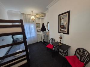 Letto o letti in una camera di Authentic Belgrade Centre Hostel - Only Private Rooms, Paid Parking on-site, Mandatory Reservation