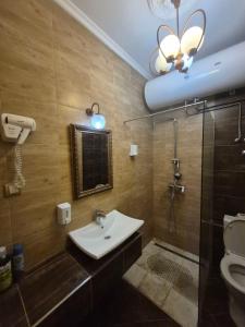 Bagno di Authentic Belgrade Centre Hostel - Only Private Rooms, Paid Parking on-site, Mandatory Reservation