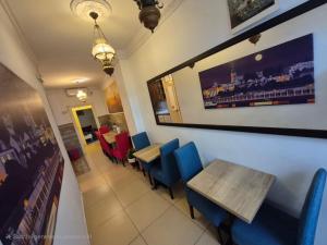 Area soggiorno di Authentic Belgrade Centre Hostel - Only Private Rooms, Paid Parking on-site, Mandatory Reservation