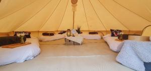 North Coast Glamping - The Open 2025客房内的一张或多张床位