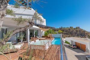 Piscina de la sau aproape de AlteArt Holiday Home