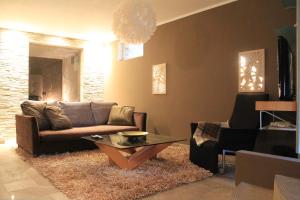 a living room with a couch and a coffee table at Jane's Dream Apartment in San Felice del Benaco