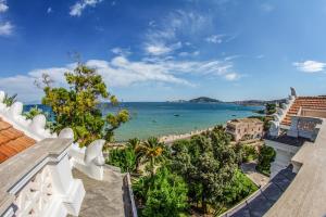 a view of the beach from the balcony of a house at Villa Irlanda Grand Hotel in Gaeta