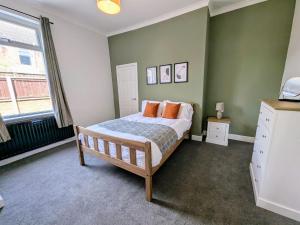 Postel nebo postele na pokoji v ubytování Charming 4-Bedroom Retreat in Blyth