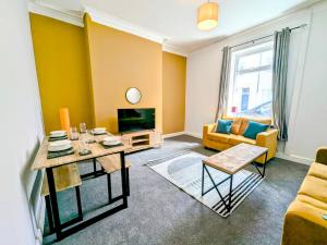 Posezení v ubytování Charming 4-Bedroom Retreat in Blyth