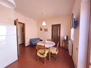 Televízia a/alebo spoločenská miestnosť v ubytovaní Mirèa Apartment by Casa in mente