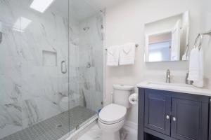 Ένα μπάνιο στο Downtown Austin 4-Bedroom Gem