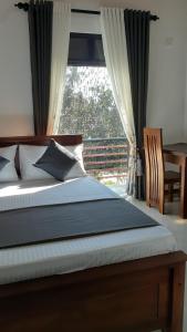 Postel nebo postele na pokoji v ubytování Jithu homestay Mirissa